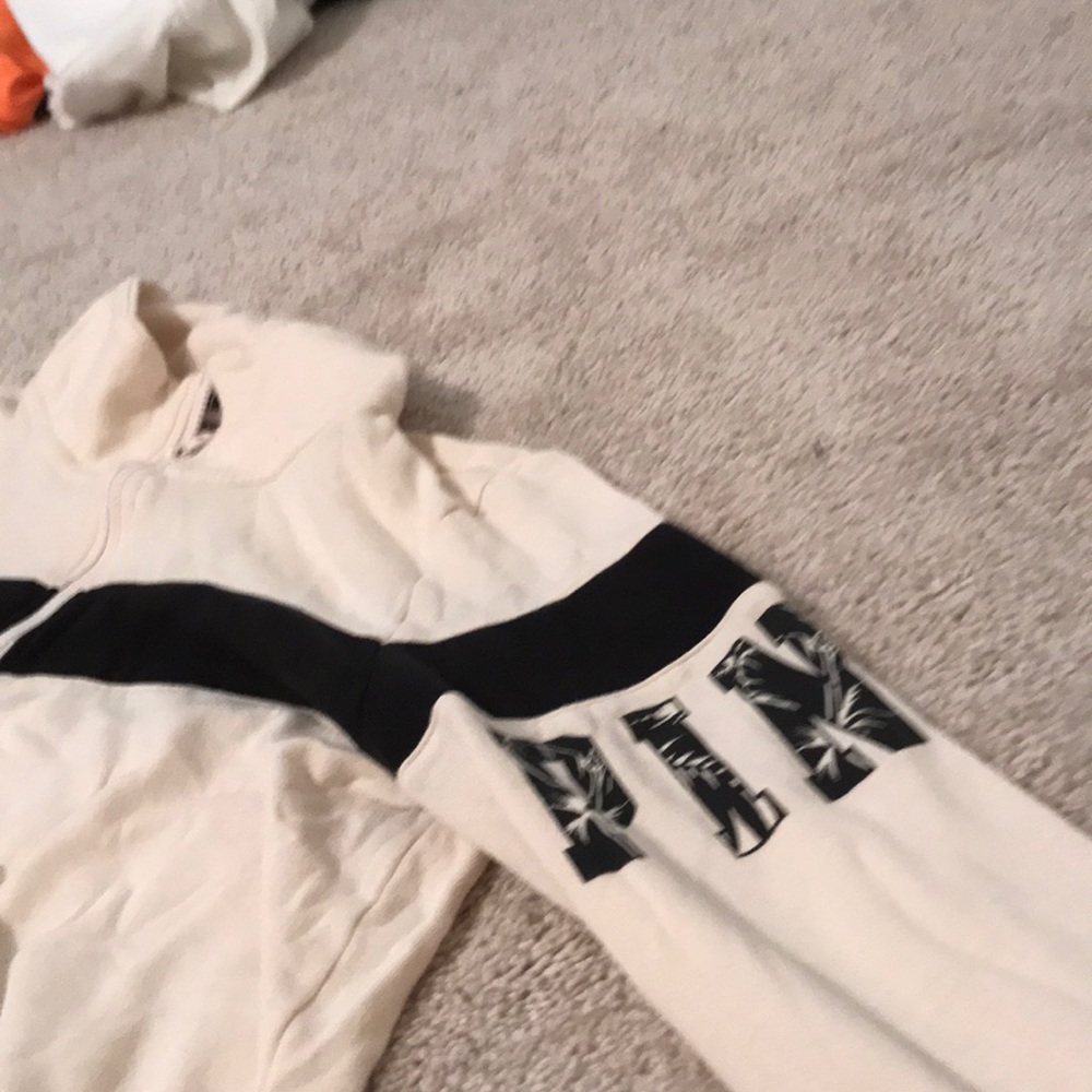 Pink sweatshirt - Picture 2 of 4